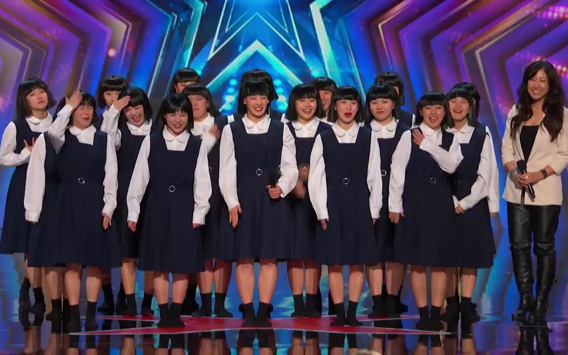 【美国达人秀】西蒙·考威尔称前卫和天才!