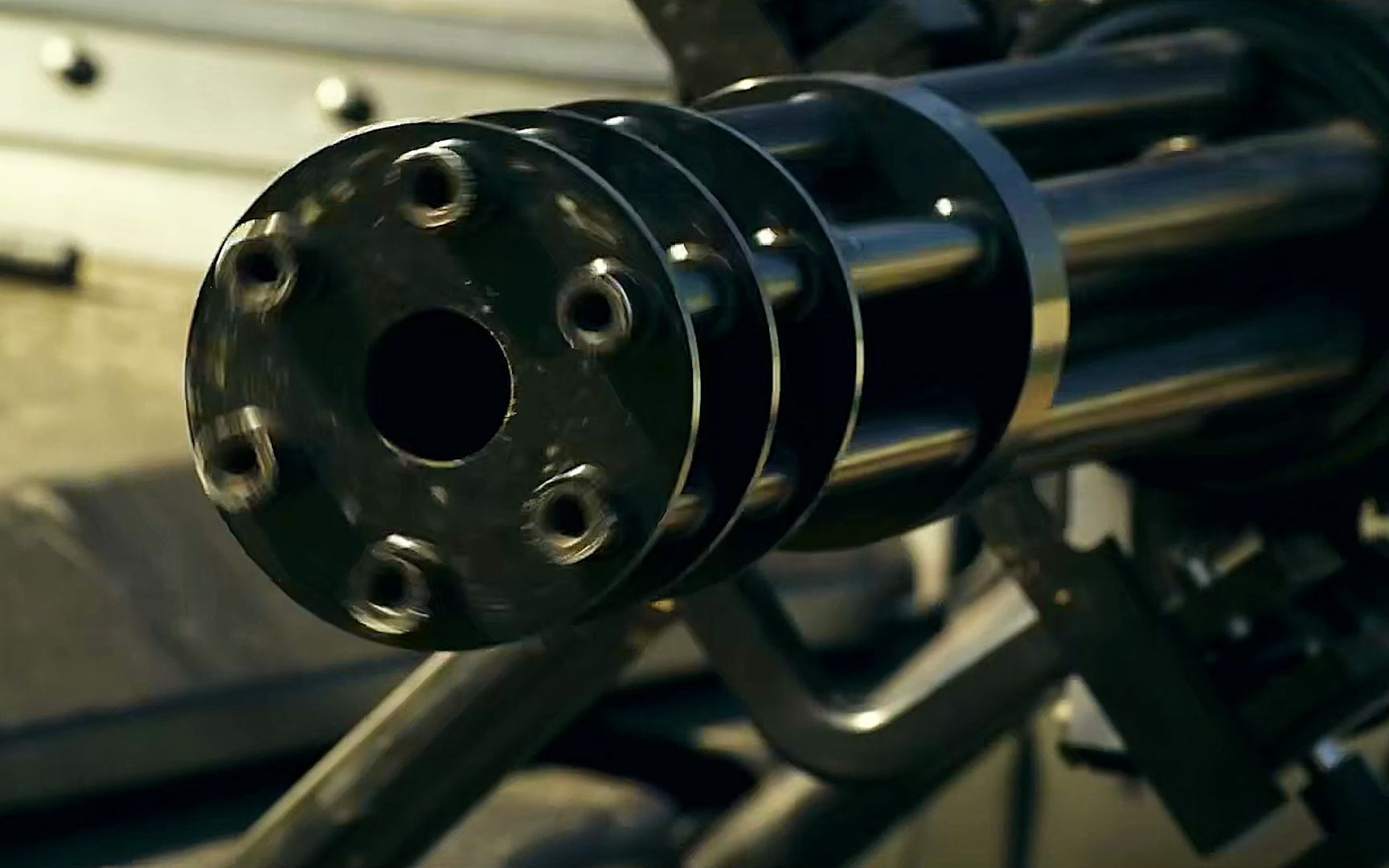 超燃动作片《卡特尔》:加特林猛烈开火,公路上演速度与激情 - 视频