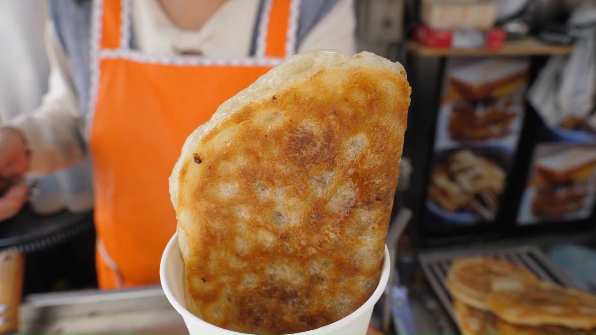 韩国美食探店:甜蜜糖饼,酥脆可口,让你欲罢不能!