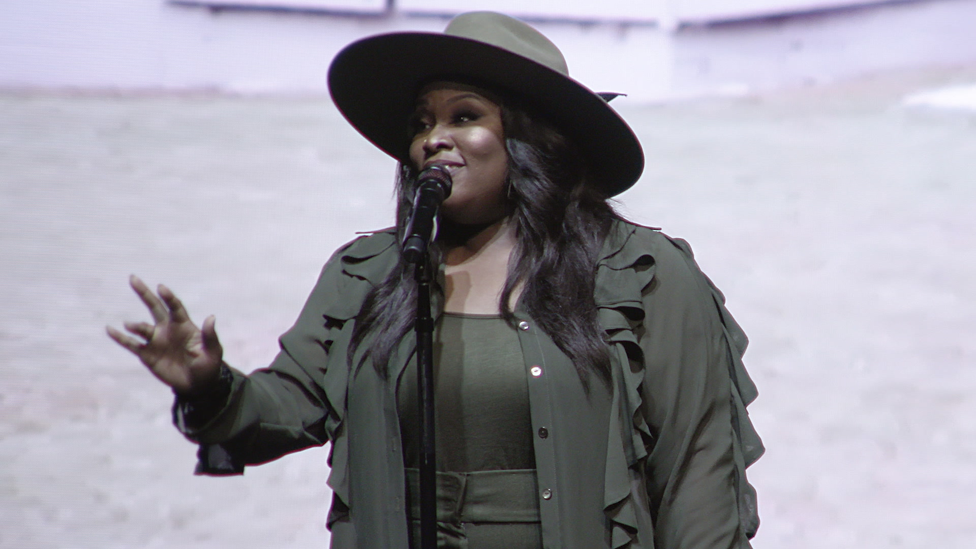 [图]The Church I Grew Up In-Tasha Cobbs Leonard