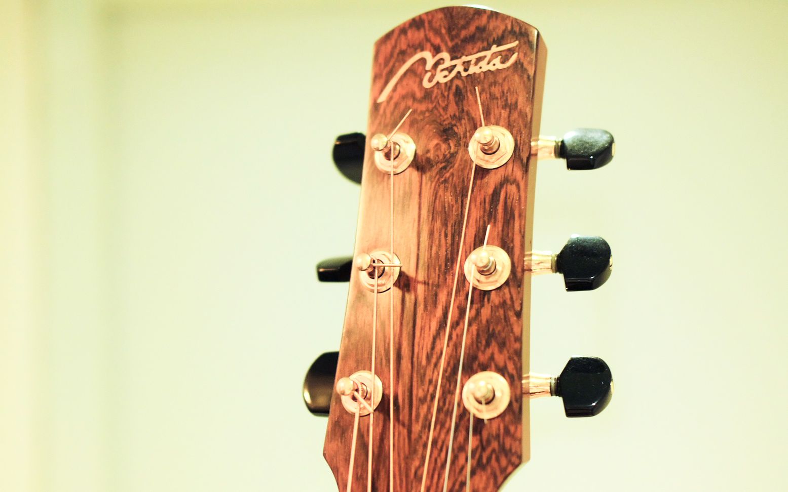 全新230万的手工吉他听起来什么样子uchida内田光広吉他试听