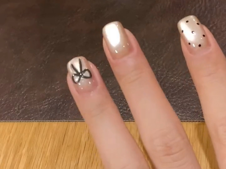 夏日甜心蝴蝶结猫眼美甲#让我看看谁还不会秀美甲 #刚做的指甲盖子