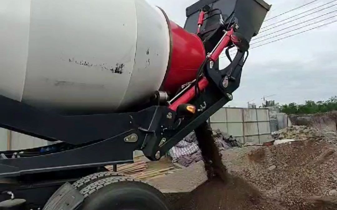 自主上料卸料的小型混凝土搅拌车山鼎自上料搅拌车