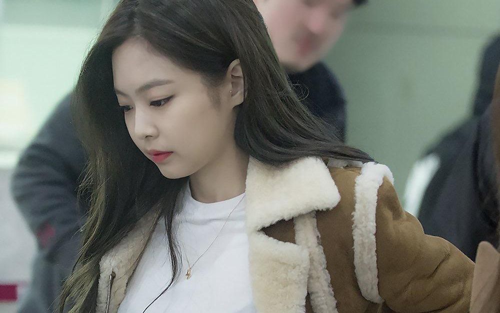 blackpink素颜对比,金智妮没变化,金智秀太路人!