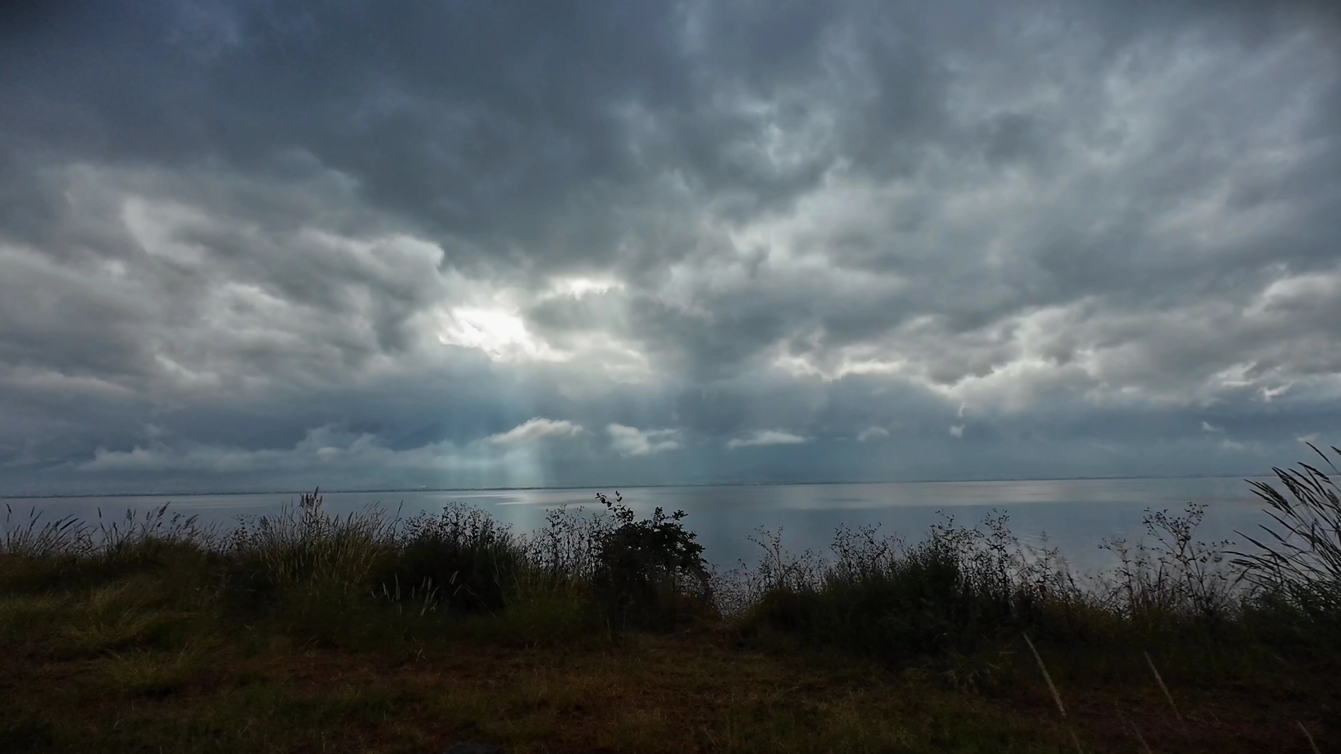 质疑阴天,理解阴天