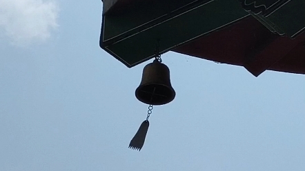 很喜欢铃铛随风飘洋, 声音清脆,尤其是寺庙里的声音,忘却俗事的烦恼