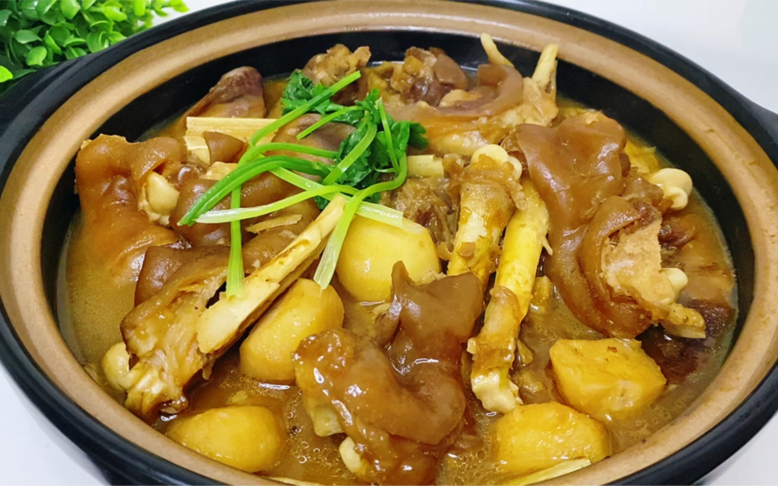 腐竹焖羊蹄,两广最受欢迎的做法,软糯q弹超入味