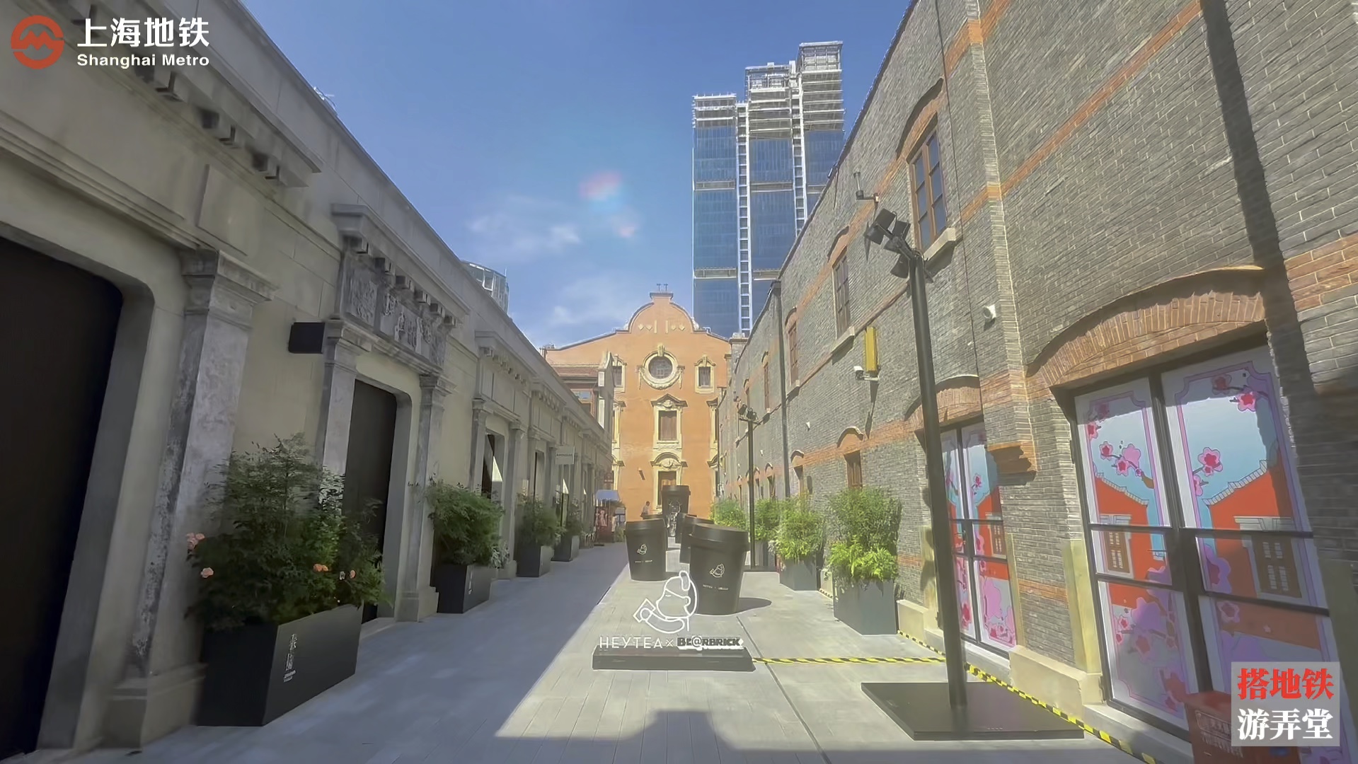 【搭地铁游弄堂:张园】从地铁南京西路站13号口出来,一眼便能看到"张