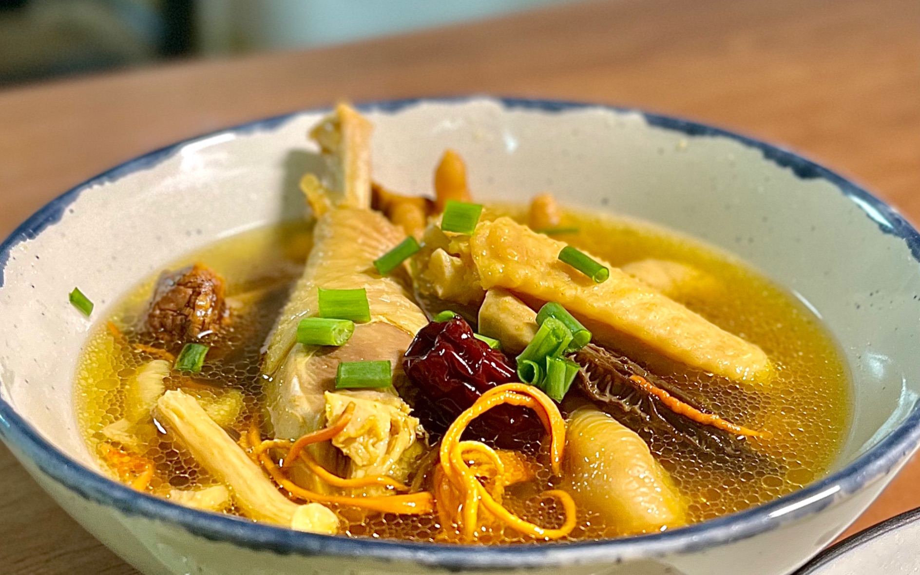 野生菌土鸡汤|冬季必备滋补汤,暖暖的好满足