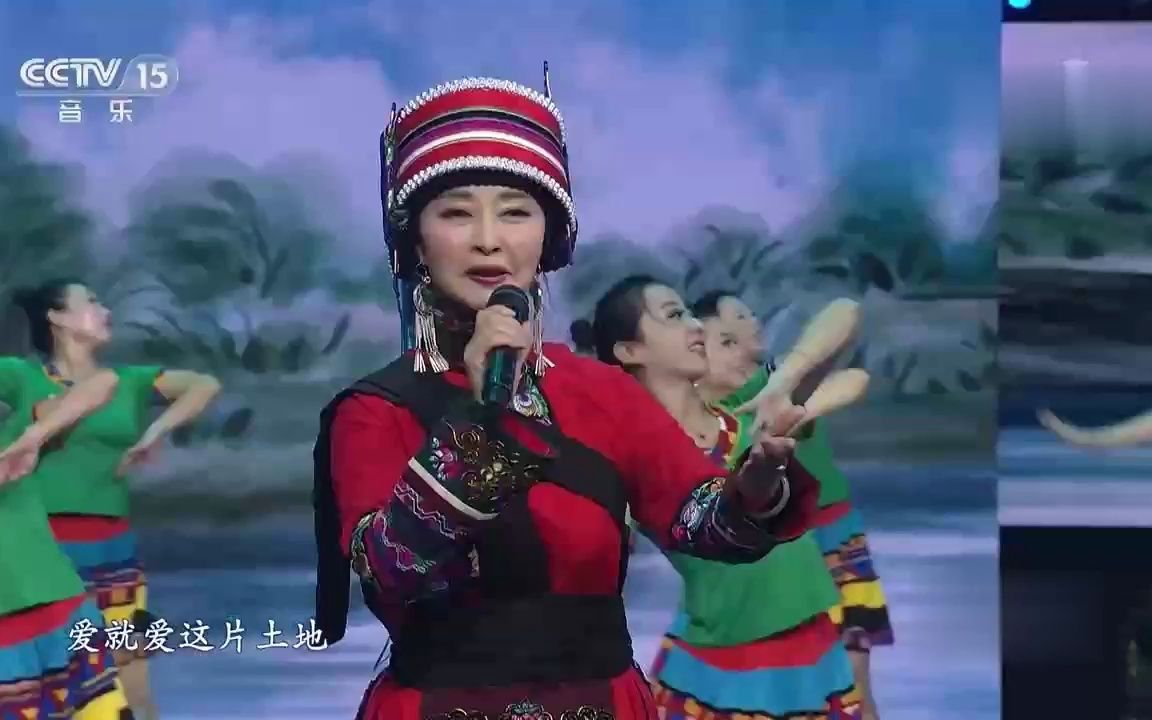 歌曲《索玛花开 演唱:曲比阿乌 舞蹈舞蹈队