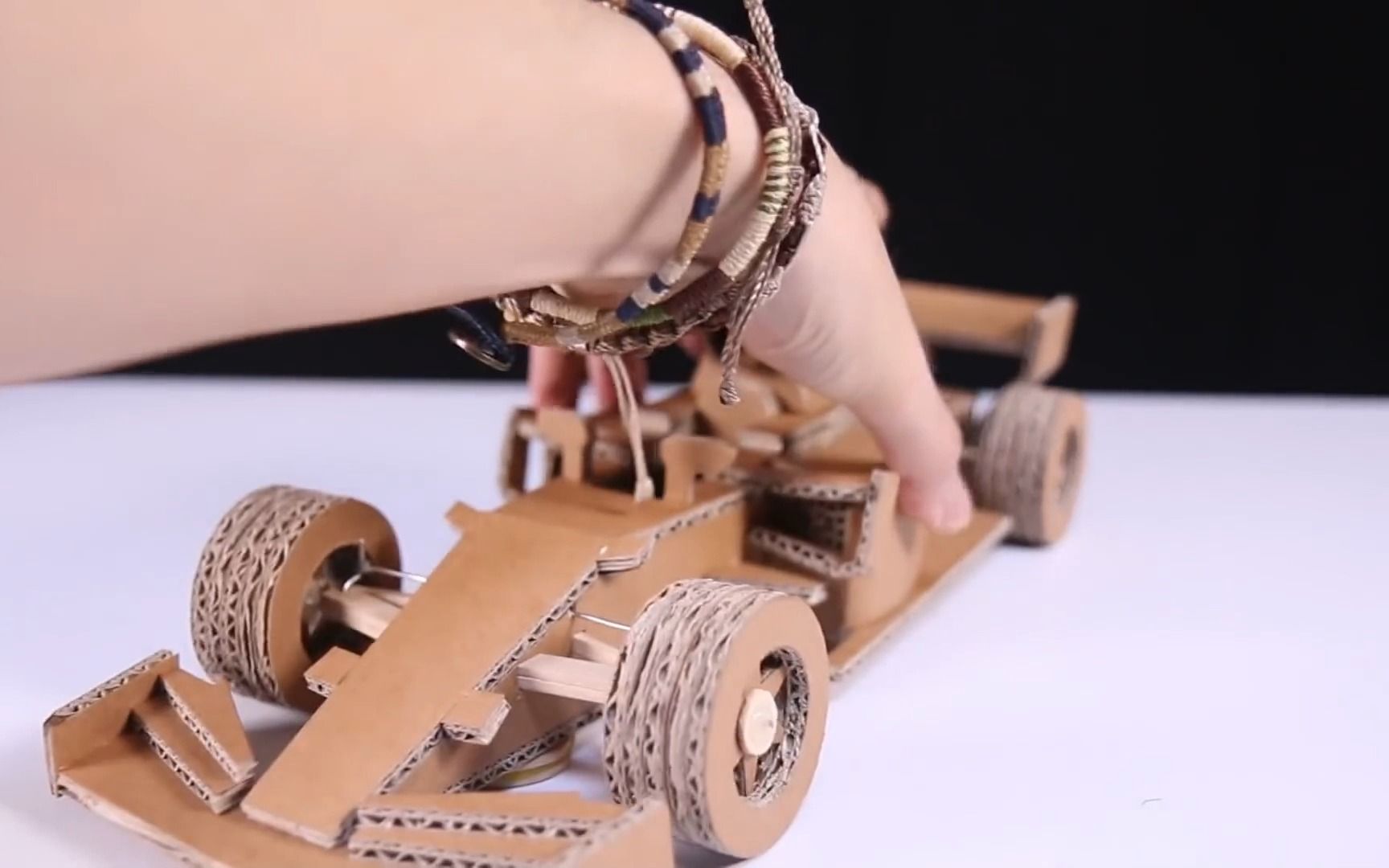 如何制作惊人的f1赛车(法拉利)-纸板