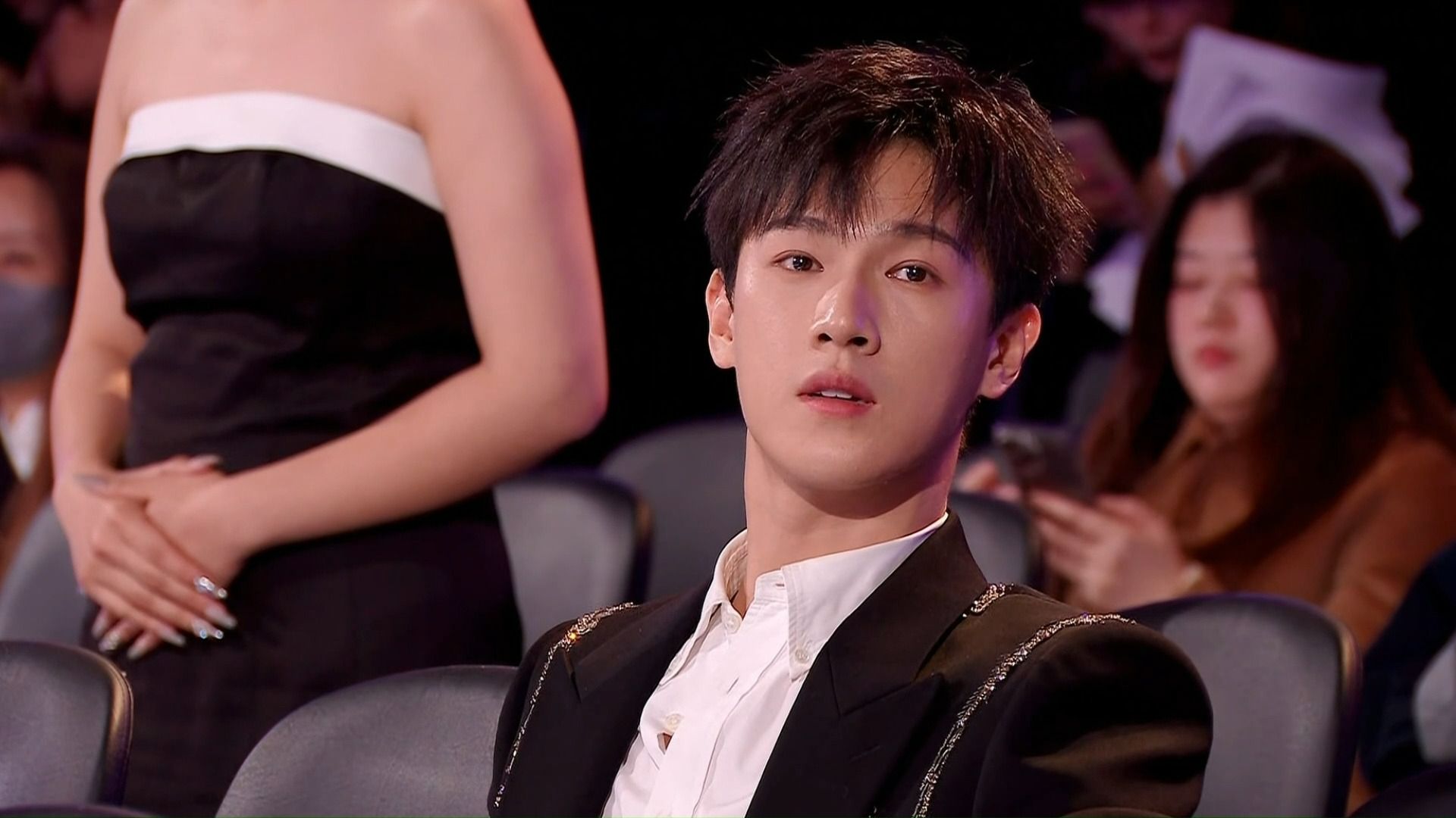 李昀锐直播||23星光大赏a