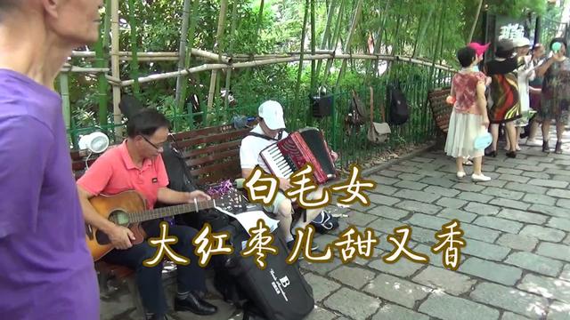 [图]合唱，《北风吹》《扎红头绳》《大红枣儿甜又香》摄于上海鲁迅公园。