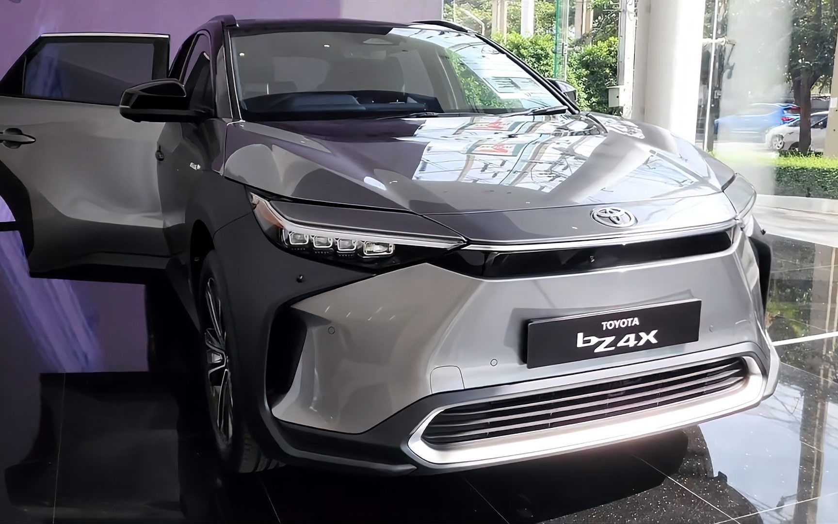 2023款丰田bz4x闪亮登场!纯电续航540公里,零百加速仅需7秒