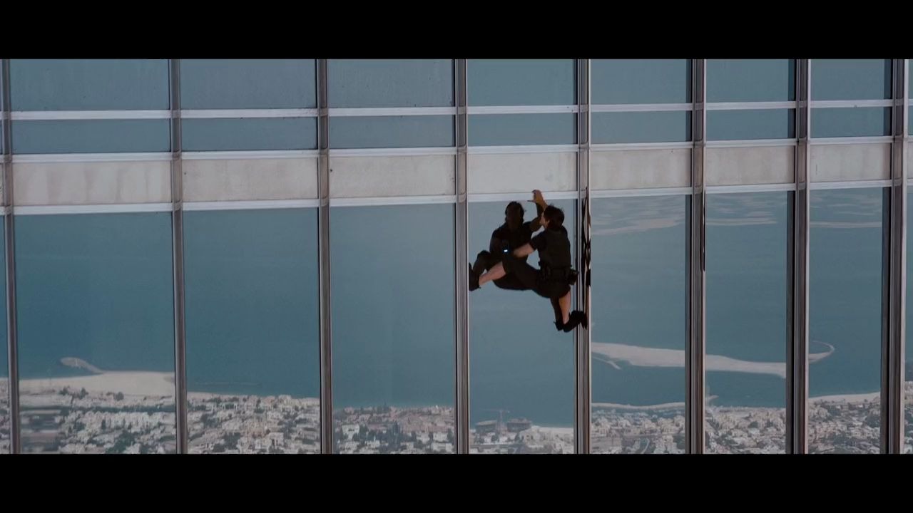 碟中谍4经典片段,看阿汤哥徒手爬第一高楼