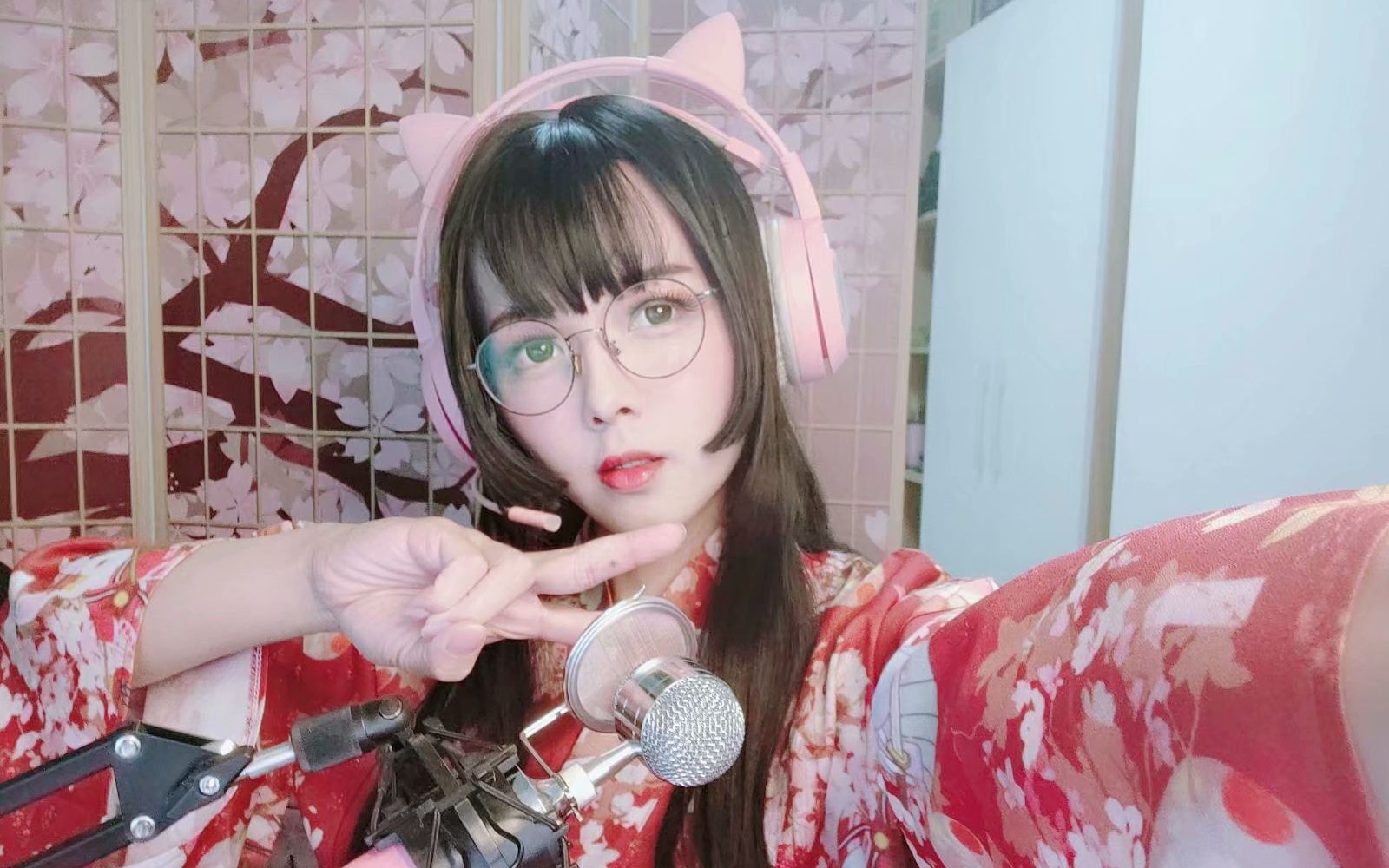 女装大佬吃鸡关掉变声器遭淘汰