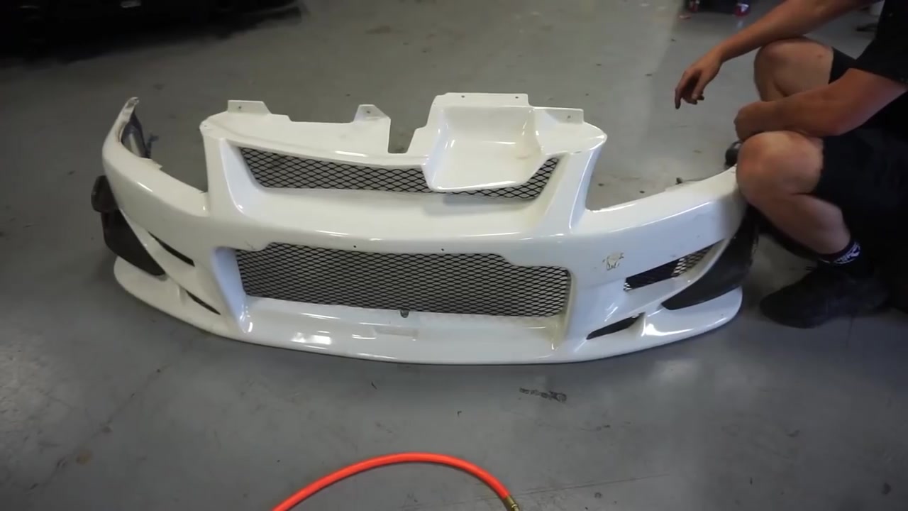 [图]Building a Mitsubishi Lancer EVO VIII in 12 minutes! (COMPLETE TRANSFORMATION)