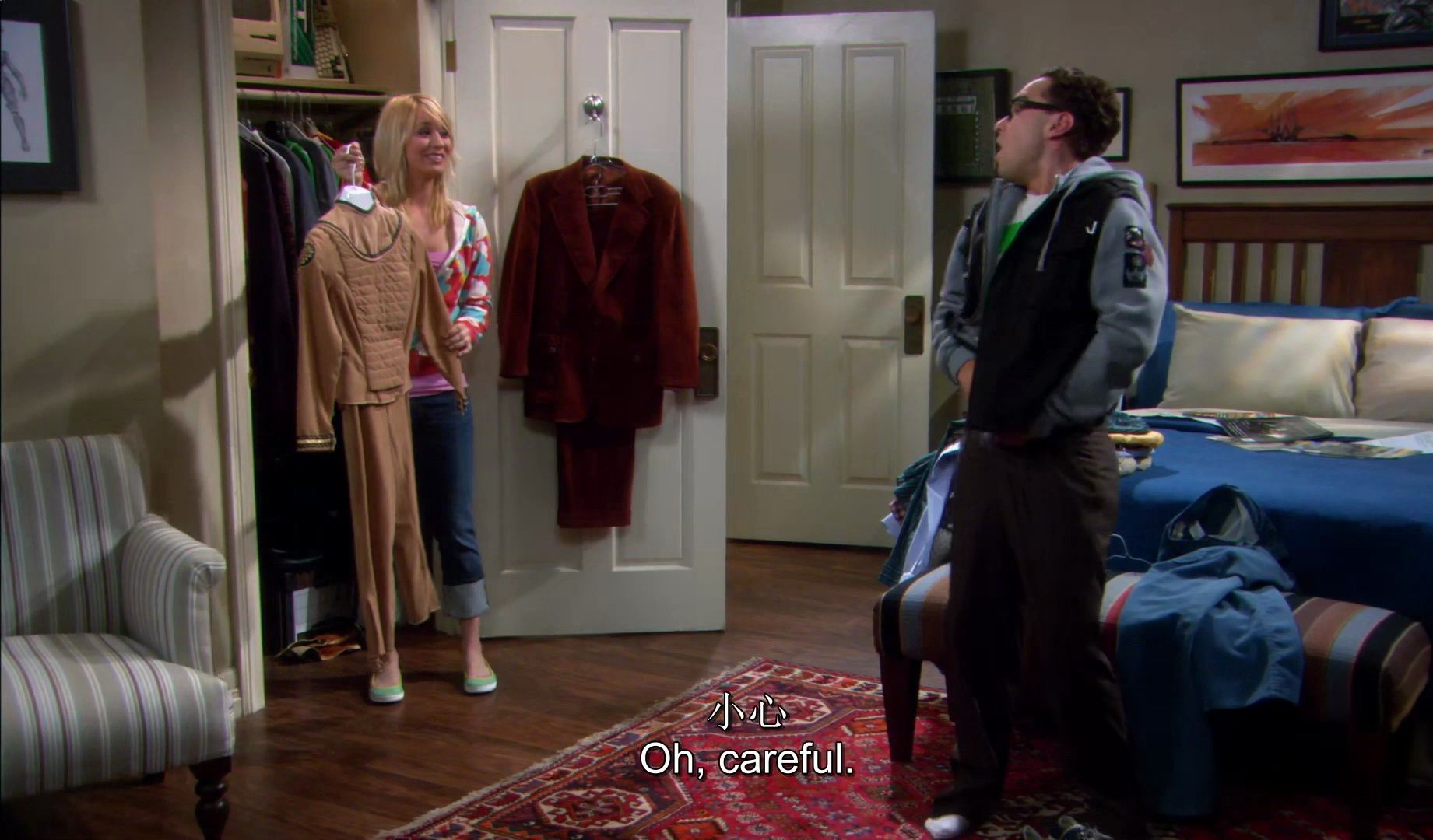 莱纳德:那个是原版太空堡垒卡拉狄加的飞行服