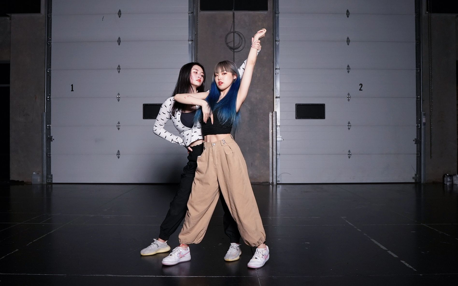 jazz舞者必练的基础:甩头发/de舞社_哔哩哔哩_bilibili