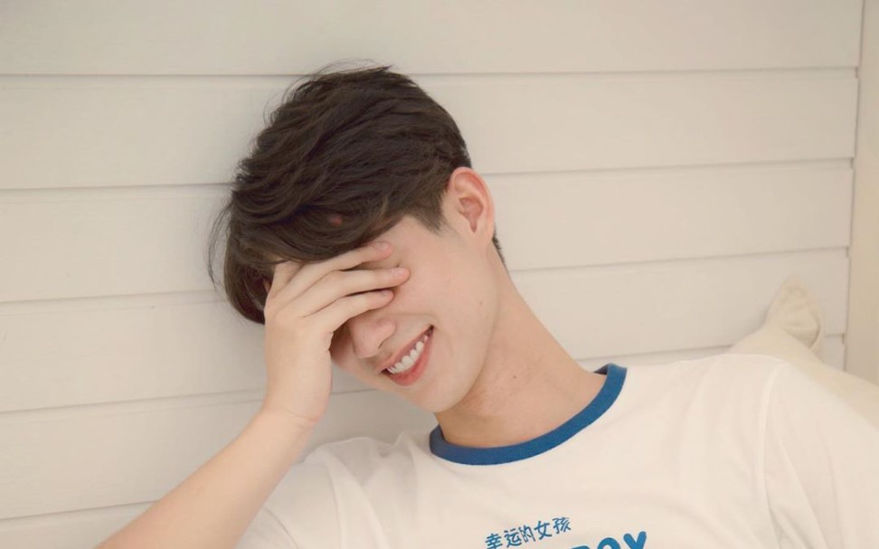 「bright vachirawit」姐妹们来看看亮仔的wink暴击