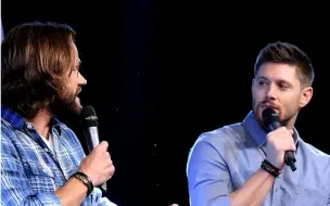 Download Video: 【十字路口安利组】JIBcon7 J2 panel片段 Jensen讲述帮女儿抓蜘蛛的故事