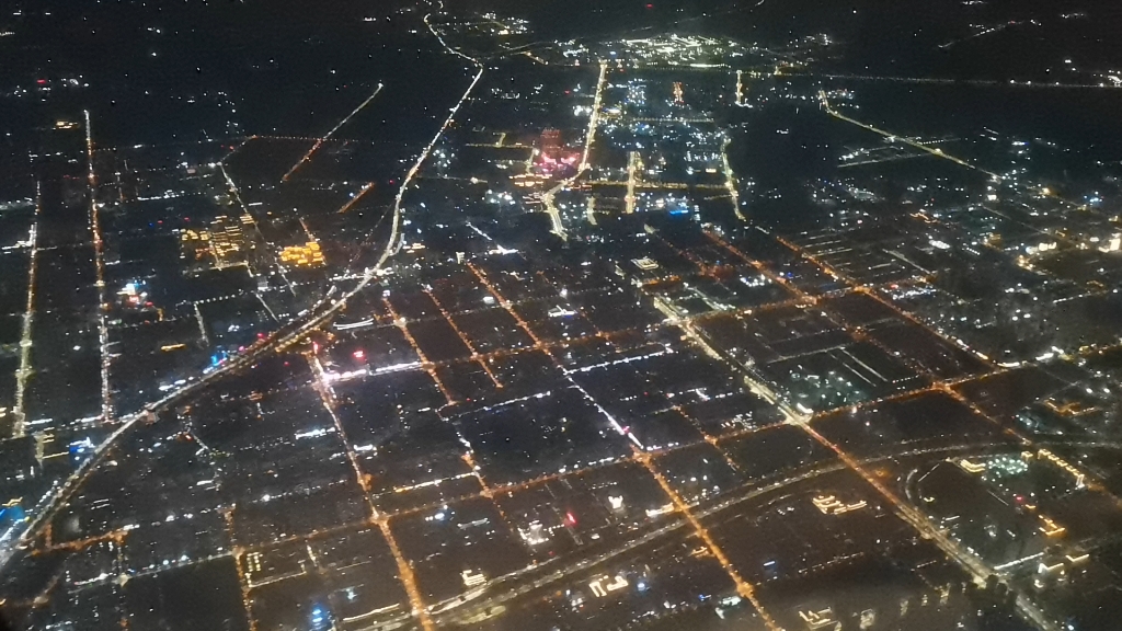 有起飞就要有降落,俯瞰城市夜景也很美