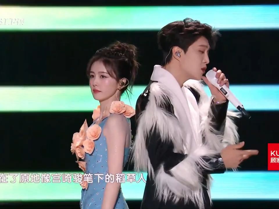 《狂恋》舞台甜度超标~ 牵手对视太害羞 你们真的只是在唱歌吗?