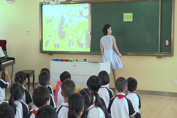 [图]【获奖】湘教版小学音乐二年级上册《4（演唱）时间像小马车》[陈老师]【市一等奖】优质课视频教学公开课