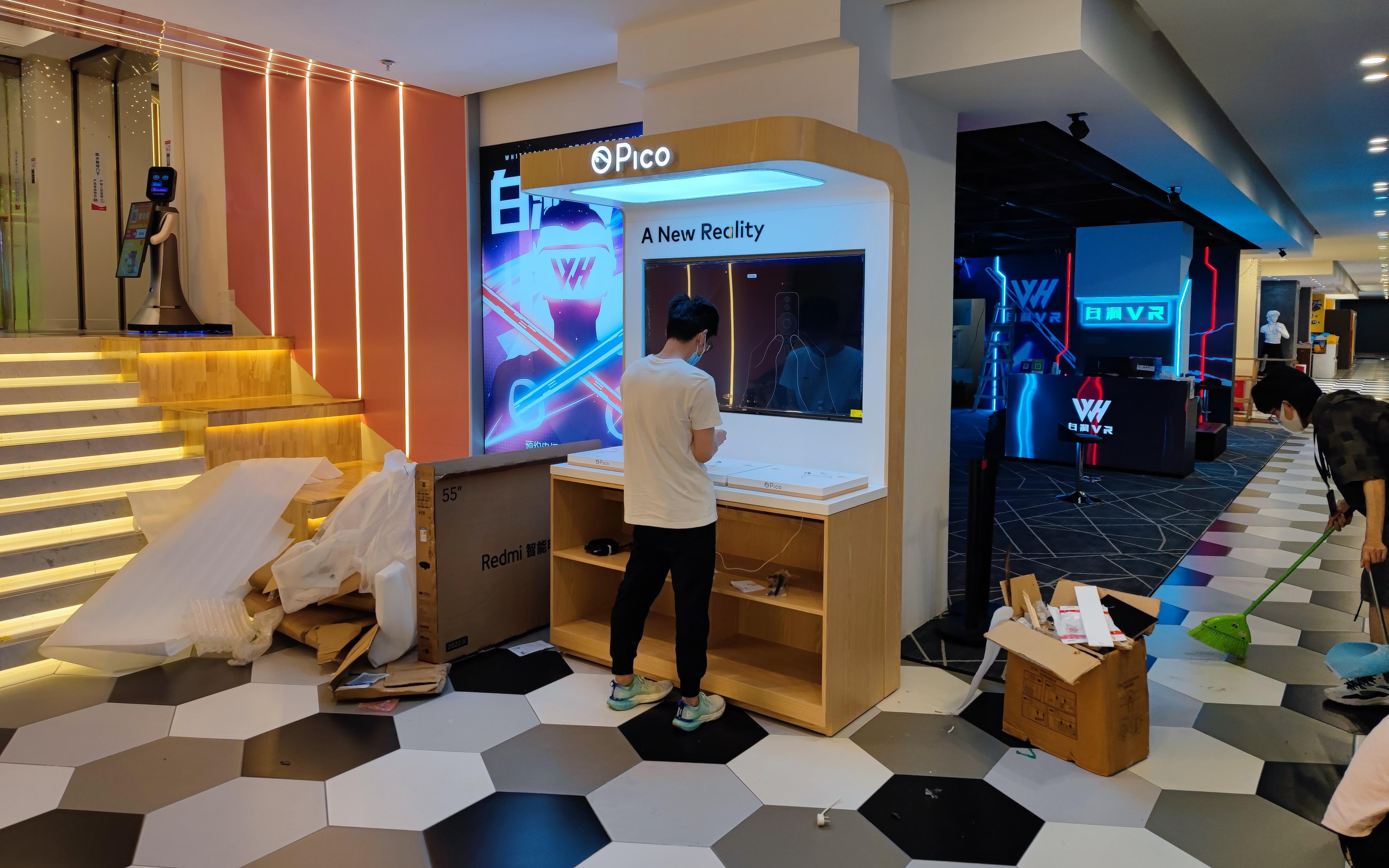 电玩店的vr展架到了,想买pico neo3看过来