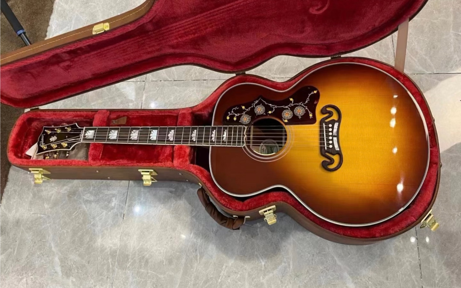 gibson sj200 价格不菲,想要价格菲的就来找我