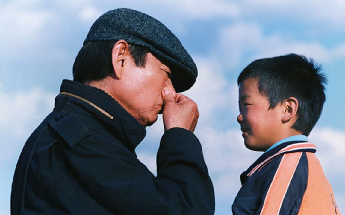 [图]中国父亲一滴泪，日本儿子哭到死，张艺谋最冷门的电影《千里走单骑》