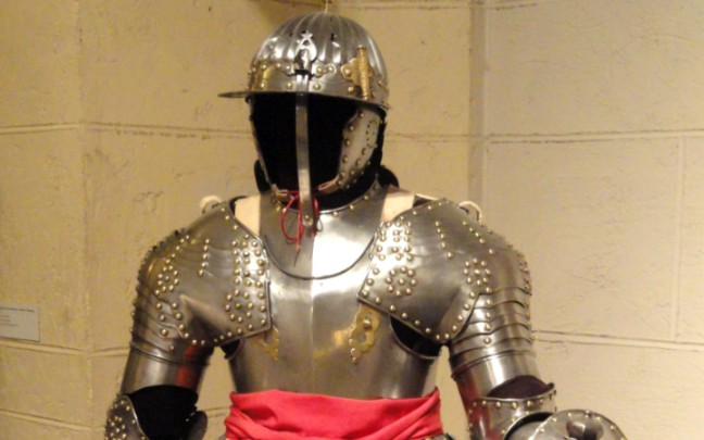 17世纪上半叶欧洲胸甲骑兵的“军需级盔甲”，比同时期中国的盔甲漂亮多了 