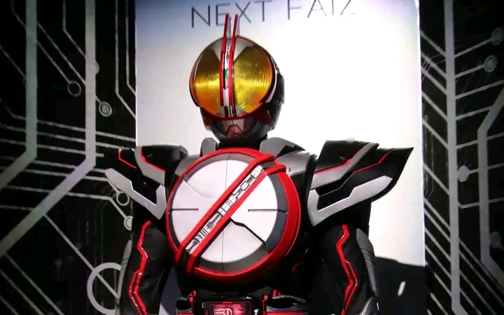 假面骑士faiz二十周年剧场版与凯撒一同使用智能手机变成全新样貌并且