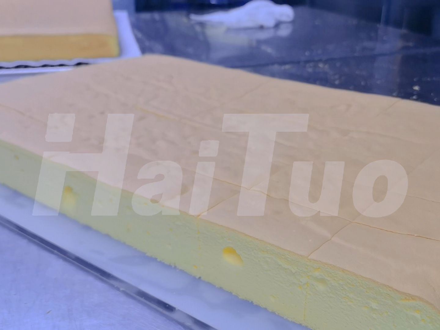 云朵一般的海绵蛋糕切块——超声波食品切割机