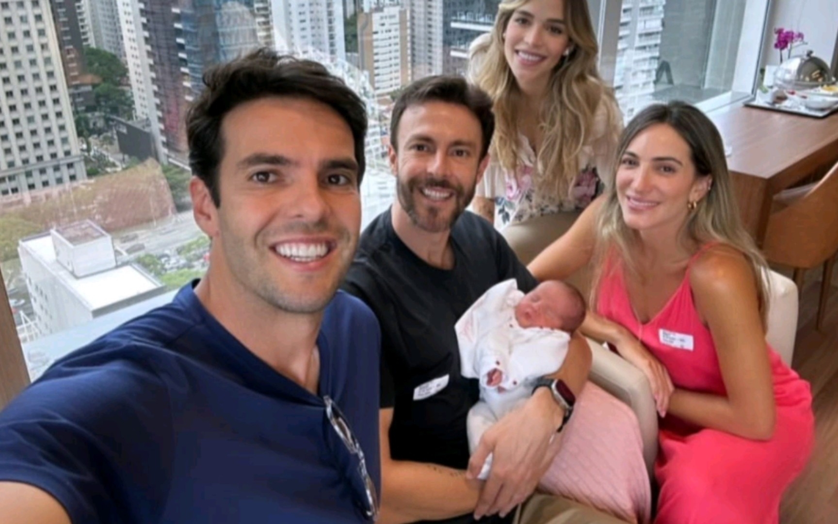 【卡卡】小女儿莎拉出生啦!