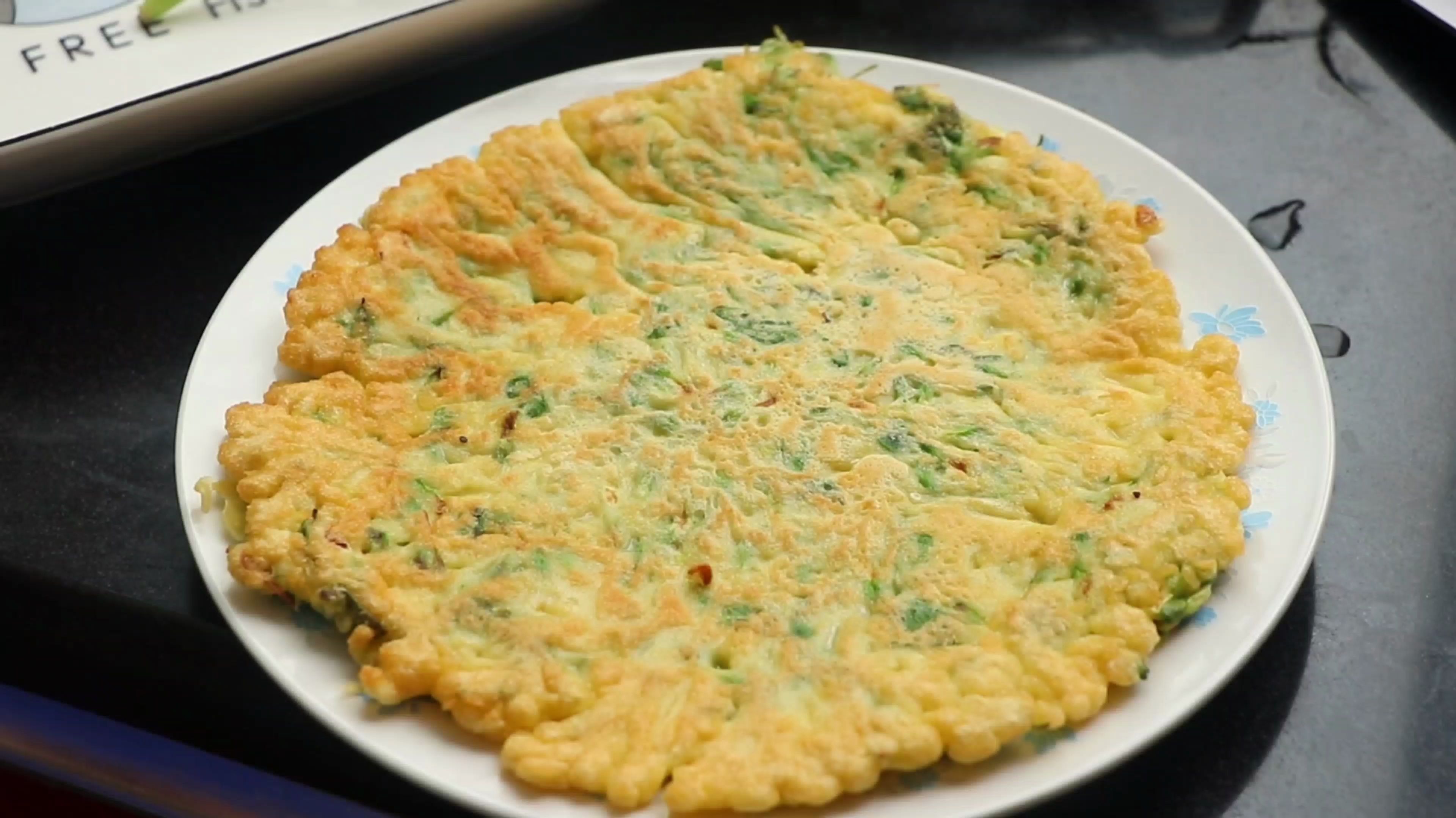 槐花鸡蛋饼,又是一年槐花飘香季,儿时的记忆,甜甜的味道