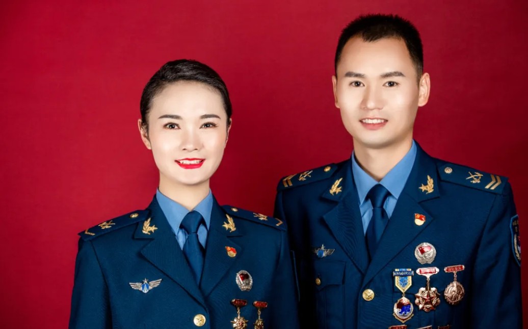在南部战区空军航空兵某部,有一对"双军士"夫妻