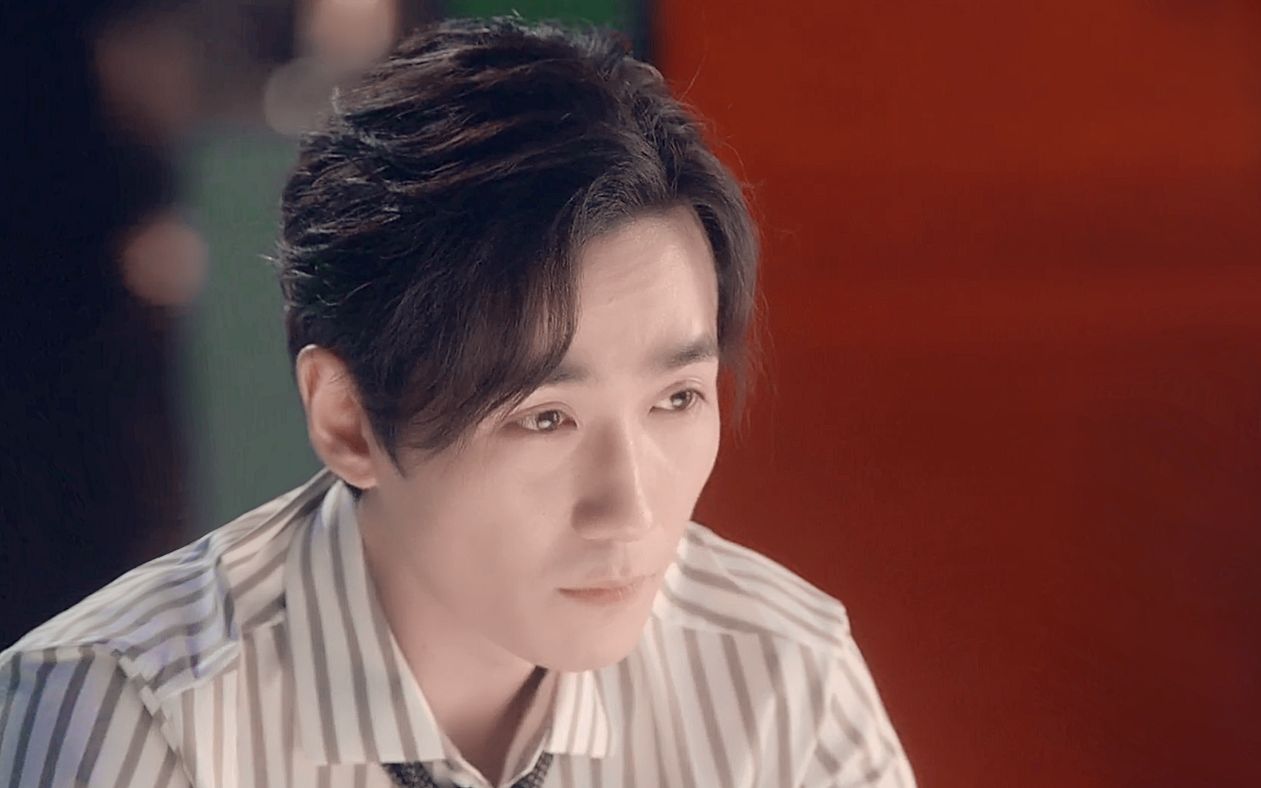 朱一龙/井然〗名场面24:喝酒的姿势好撩呀~~算了~~井然初谈创业剂辛