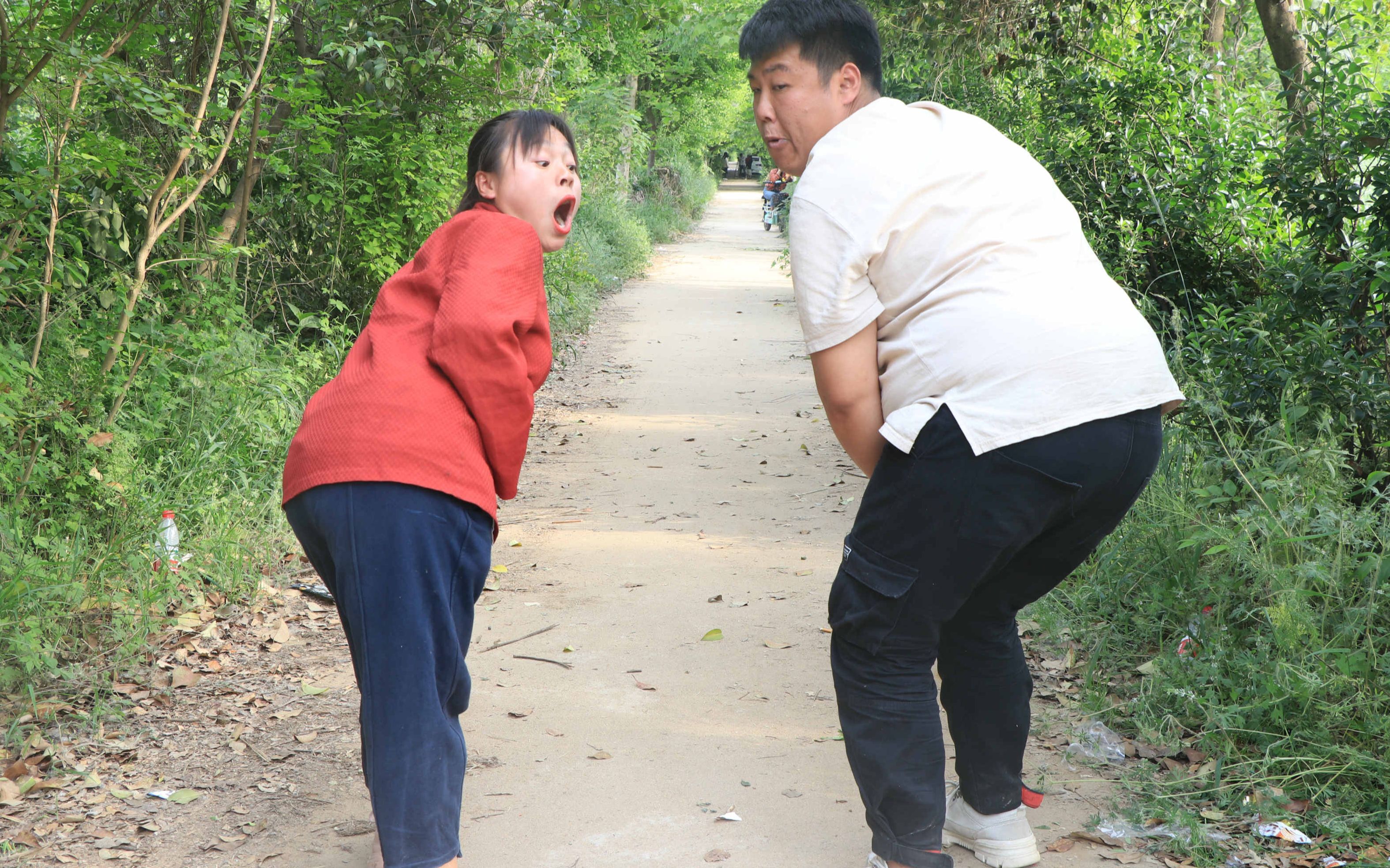 [图]美女和小伙相亲，没想美女的一个屁反而促成了俩人姻缘，太有趣了