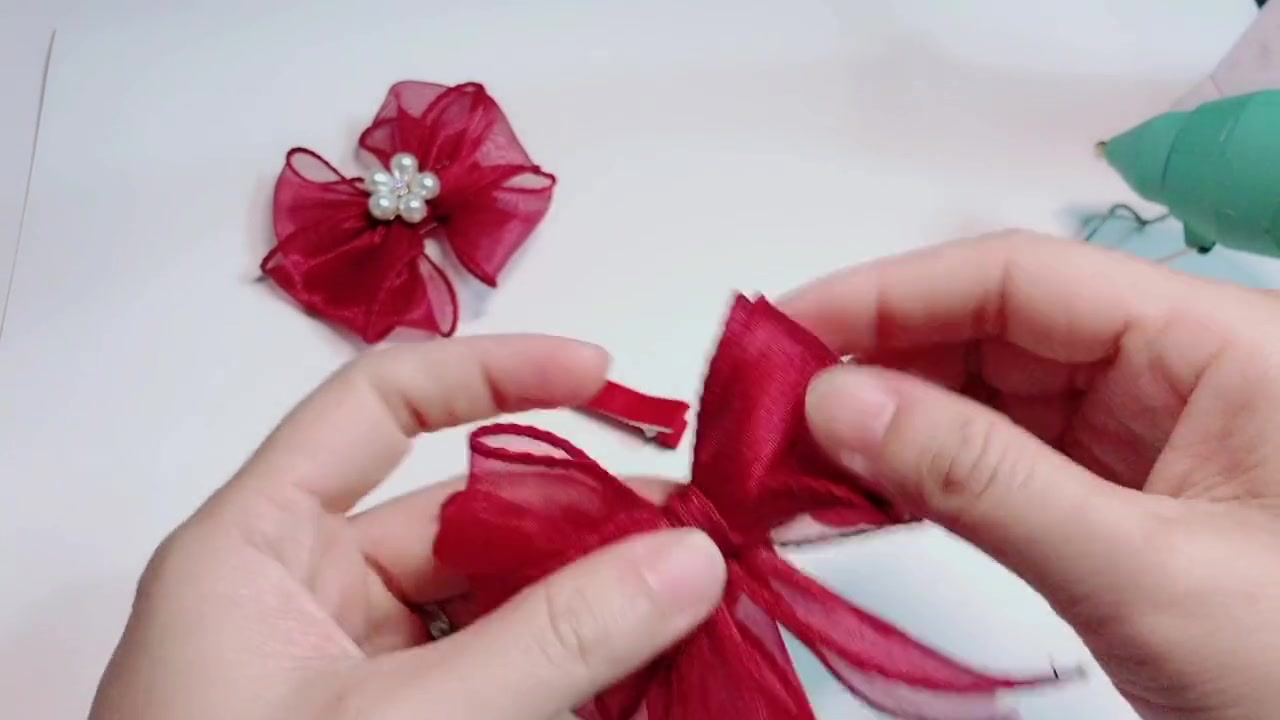 骗你生女儿给女儿做这款漂亮的丝带发夹头饰发饰手工发饰教程网红