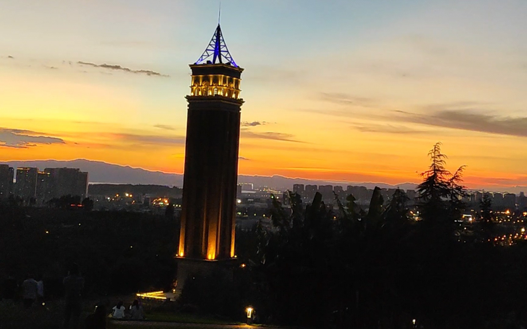 知足 当一阵风吹来,风筝飞上天空 #云南大学钟楼
