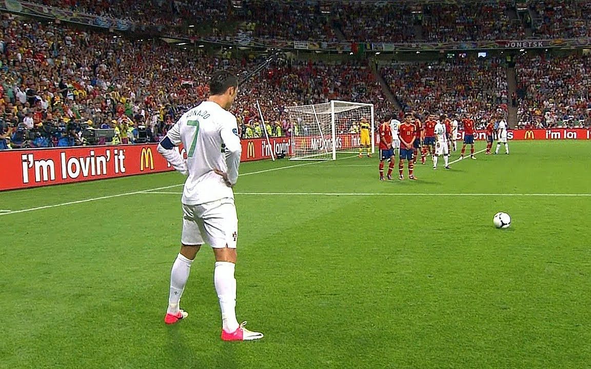 诠释完美的弧线盘点足坛精彩的任意球进球原来足球也能拐弯