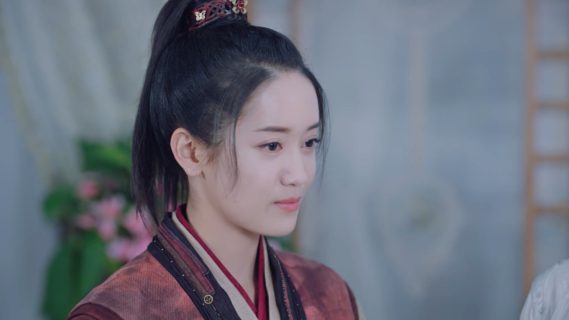 女镖师能够轻松进入府中,这却让坏女人很不满