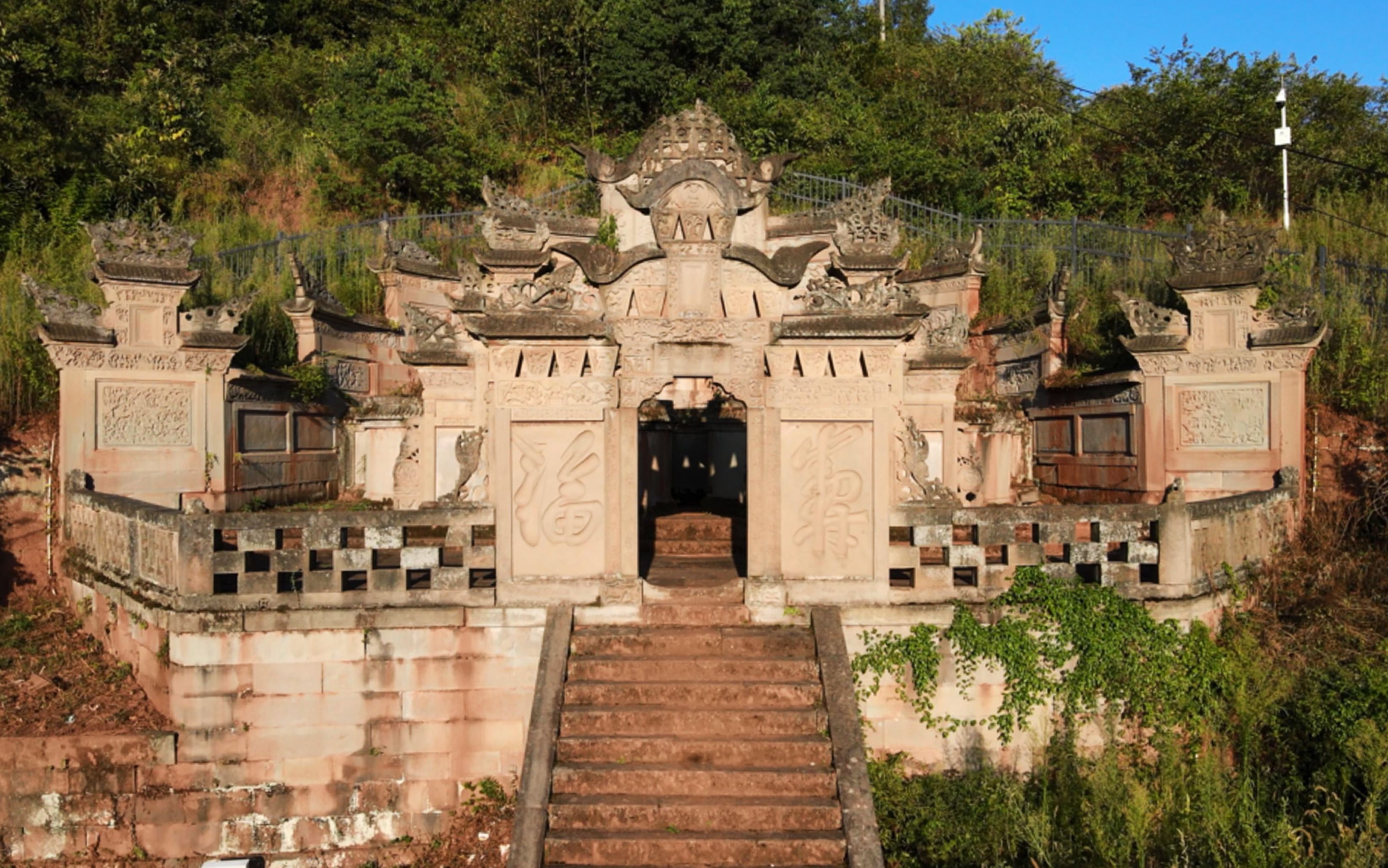 贵州深山发现豪华古墓群,无比精致,墓主人的故事却十分悲惨