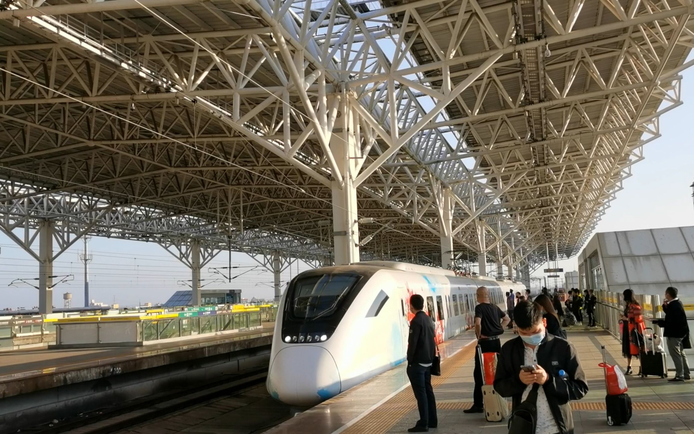 【侧方展望】海口——美兰s8053次海口市域列车行经海南东环高铁秀英