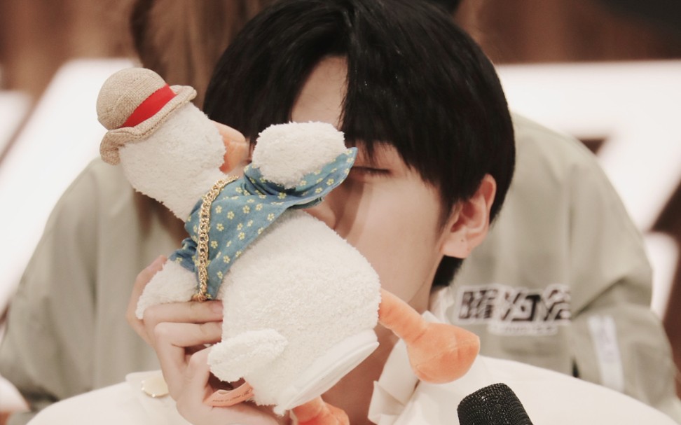 焉栩嘉长沙签售会(源见水印)