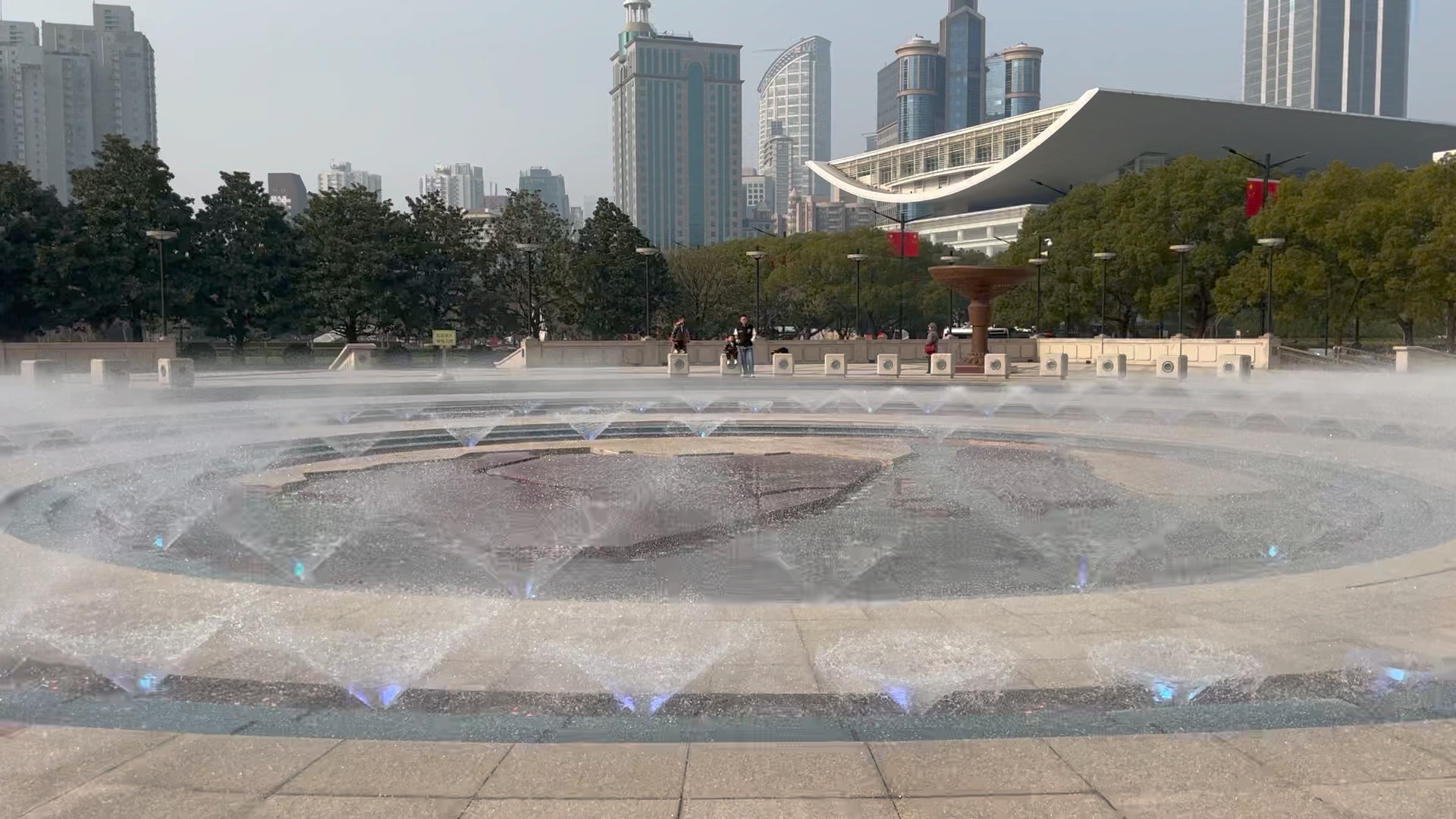 上海人民广场音乐喷泉(曲目:我相信)_哔哩哔哩_bilibili