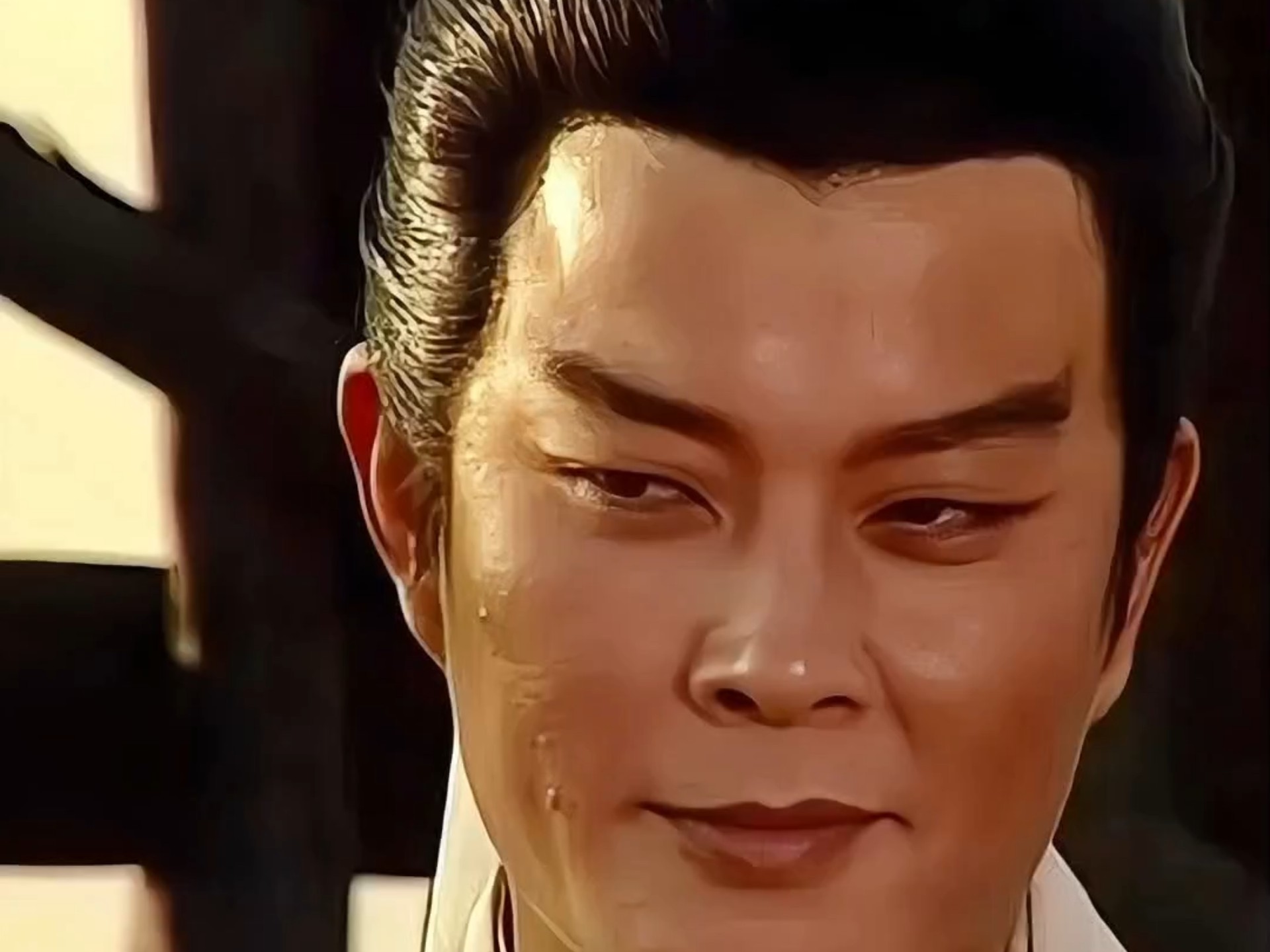 上扬,霸气外露,神采飞扬,英武不凡,他就个《三国演义》中的周瑜洪宇宙