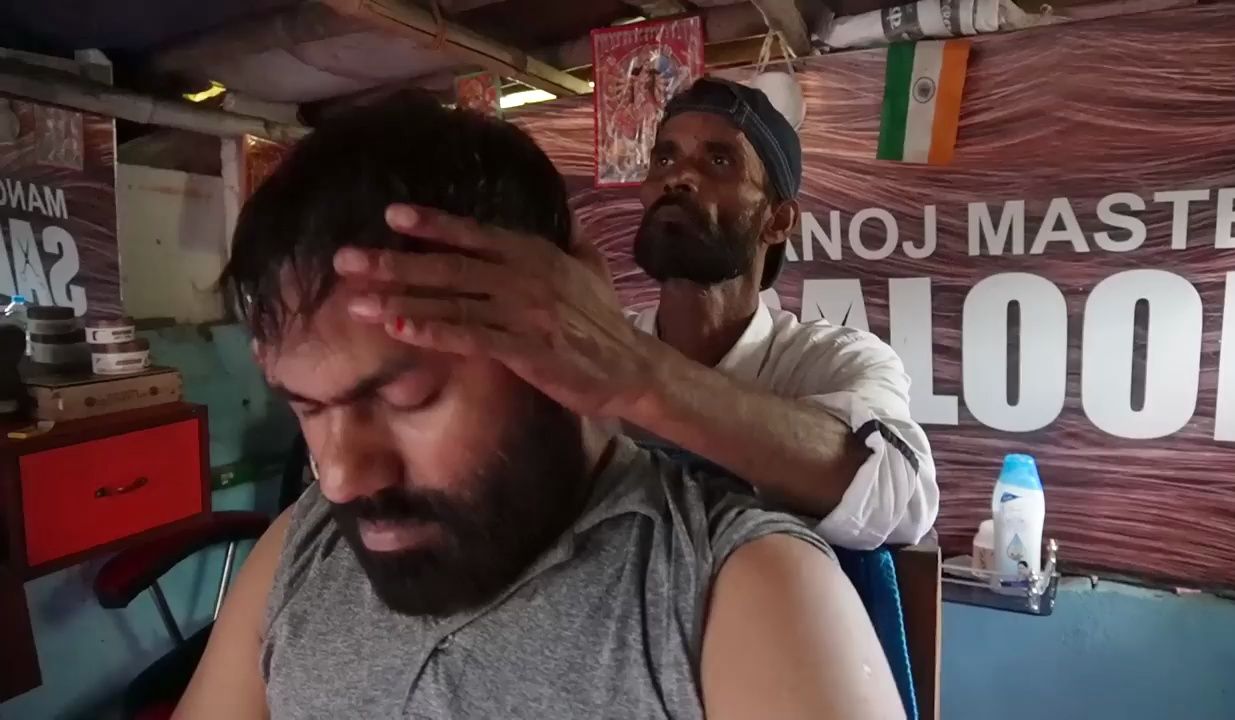 MANOJ MASTER HEAD MASSAGE AT HIS BARBERSHOP ASMR WATCH FOR BETTER SLEEP哔哩哔哩bilibili