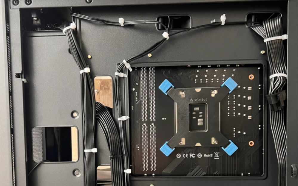 80块钱先马风致机箱 理线小成